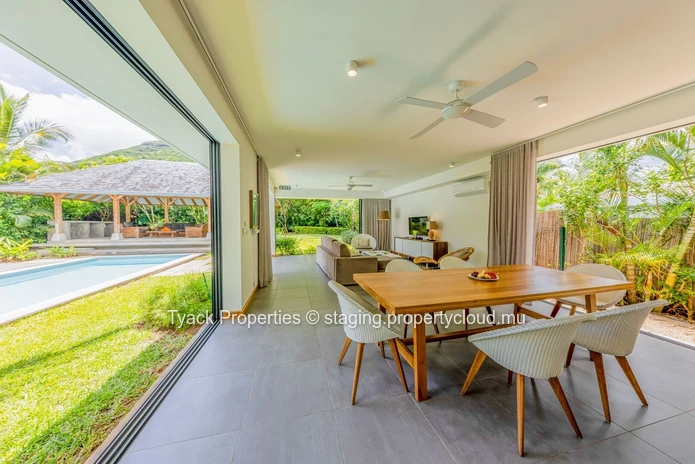 Luxury 4-Bedroom Villa with Concierge Services and Mountain Views – Rivière Noire