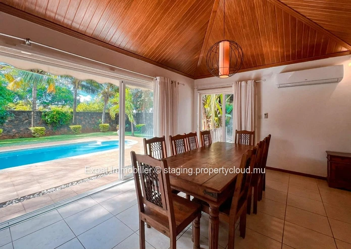 Single-storey villa with swimming pool and large garden – Grand Baie