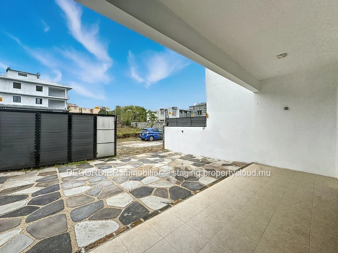 New and cozy duplex nestled 10 minutes walk from the beach