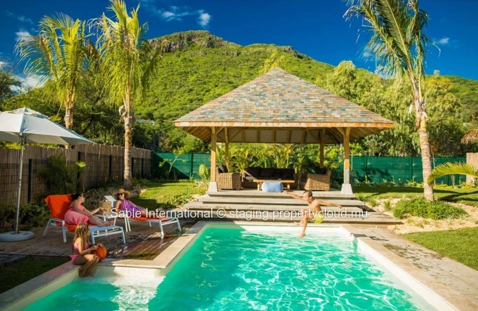 Luxurious Villa PDS in Tamarin with Private Pool and Sea Access - 364m² living area, 669m² land, Fully Furnished 