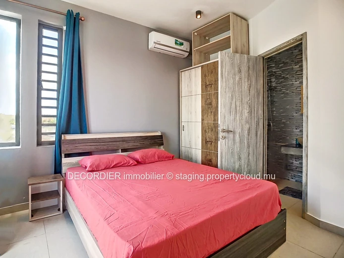 Modern duplex with private swimming pool (Sole Mandate)