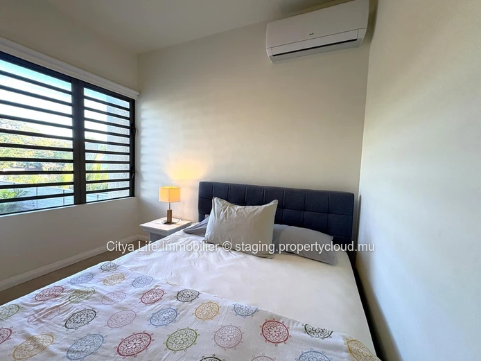REZ+2 à vendre à Pereybere, 105m², 2 chambres, piscine commune, terrain en pleine propriété, parking, chauffe-eau sol...