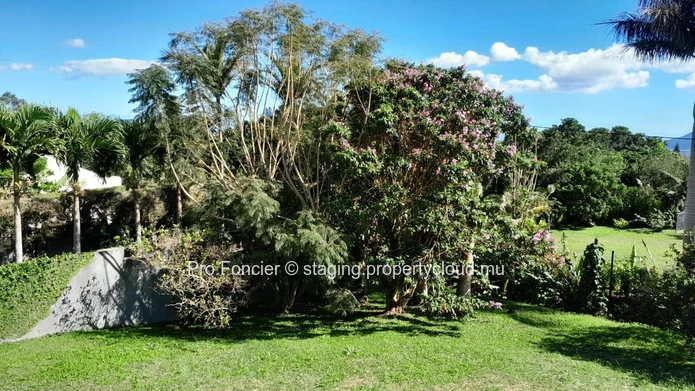 Huge and comfortable house for sale in a very good region of Floreal - Very nice opportunity not to be missed !!!!