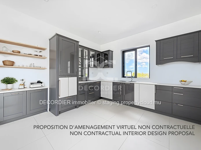 Penthouse located in a complex with elevator and shared swimming pool