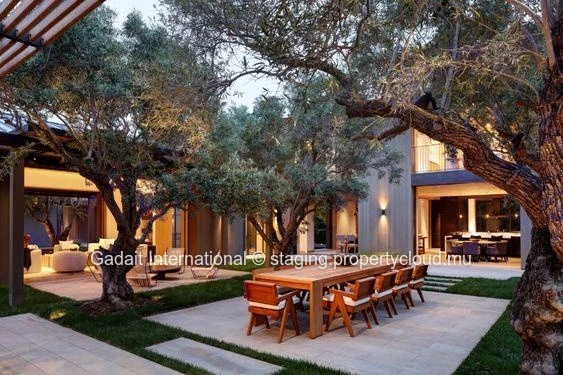 Villa I7: a 560.7 m² contemporary oasis in the heart of the Anahita resort