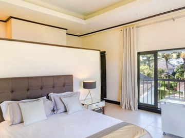 6 Bedroom Villa