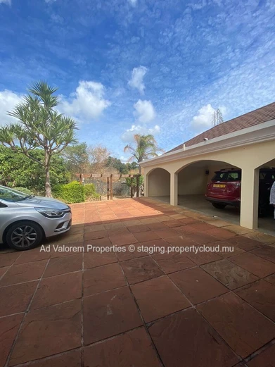 Grand Family Villa on an Acre of Land – A Must-See Opportunity