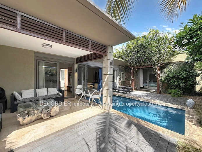 Villa moderne avec jardin et piscine