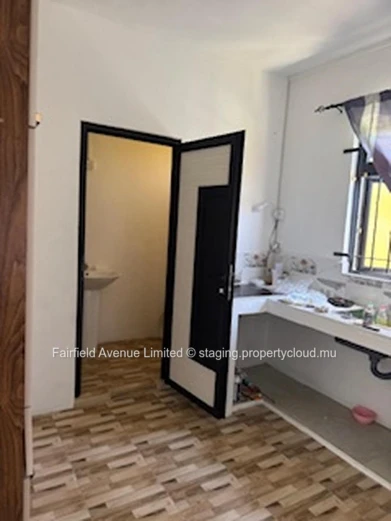 "Charming Furnished Apartment in Calodyne with Parking, Garden, and Close to Amenities - Rs 22,500"