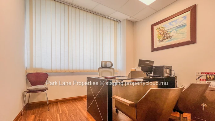 Experience Excellence: Your Panoramic Office in Ebene!