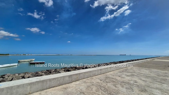 Terrain résidentiel en front de mer à vendre à Baie du Tombeau