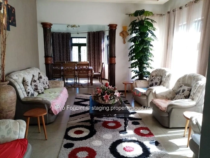 Big family or office use house closed to the center of Curepipe 