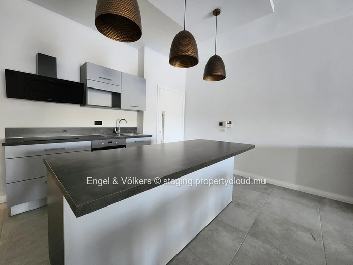 Spacious 3 bedroom apartment with communal pool