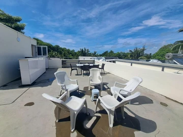6 Bedroom Apartment
