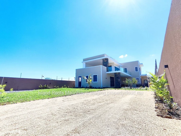 Prestigious 4-Bedroom Villa for Rent – Péreybère