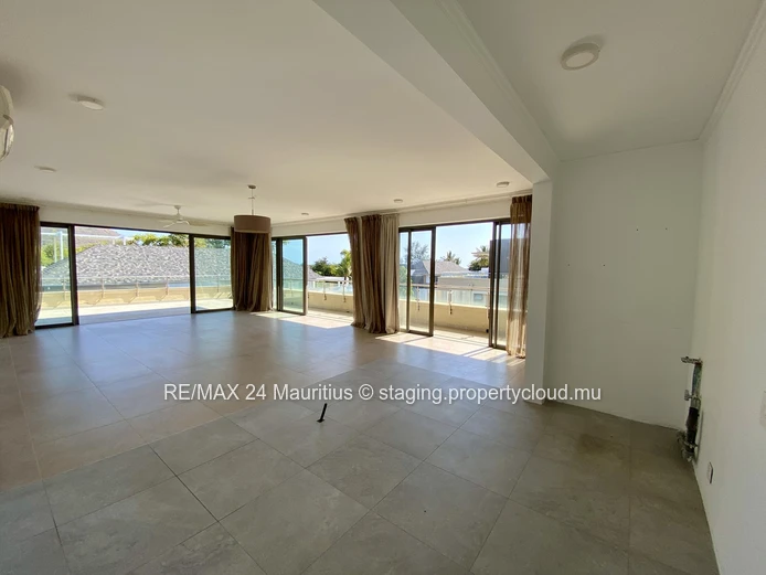 Stunning Penthouse with Breathtaking Sea Views and Direct Beach Access to Tamarin Bay