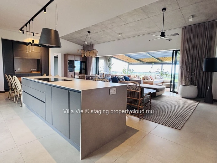 Belle Vue - Stunning 4-bedroom penthouse with a private swimming pool
