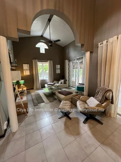 À Vendre : Superbe Maison de 4 Chambres à Tamarin – Rs