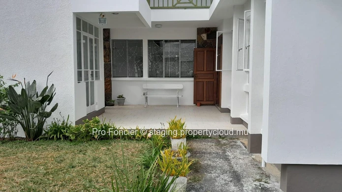 Ground floor of a house for rent as office in the center town of Quatre-Bornes- Good Opportunity !!