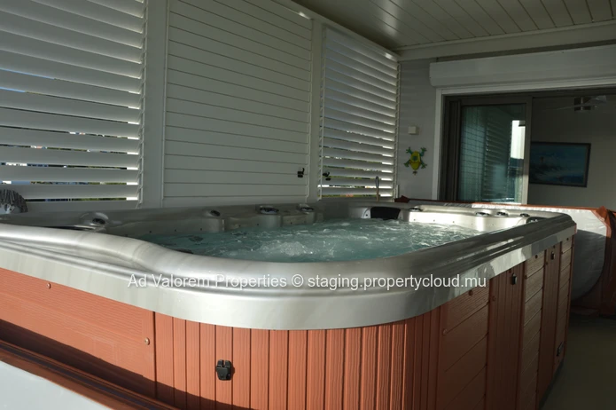 Beautiful penthouse for sale only two minutes from the beach of La Preneuse