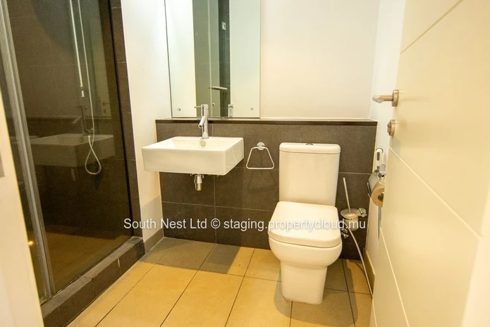 Furnished ground floor apartment with 3 bedrooms and garden 