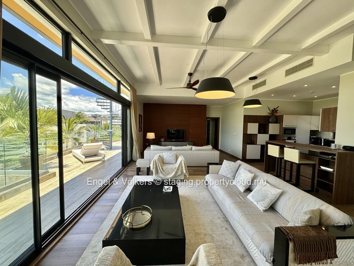 Magnificent 4-bedroom Penthouse, tastefully decorated and furnished with care.