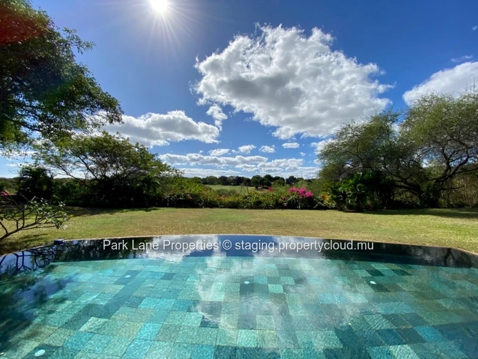 In Tamarin, high standard living in gated estate
