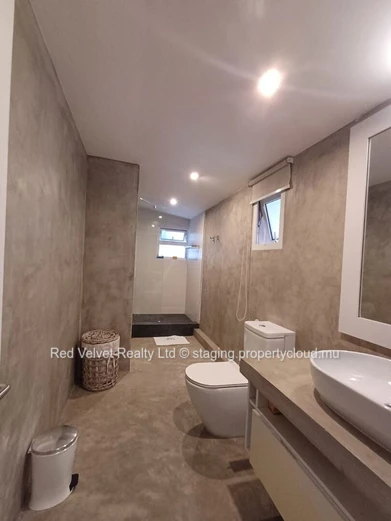 Elegant, Classy, and Freshly Renovated Apartment in Floreal for sale 