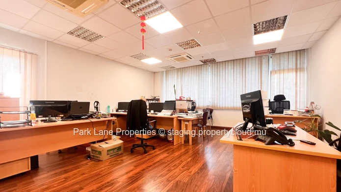 Experience Excellence: Your Panoramic Office in Ebene!