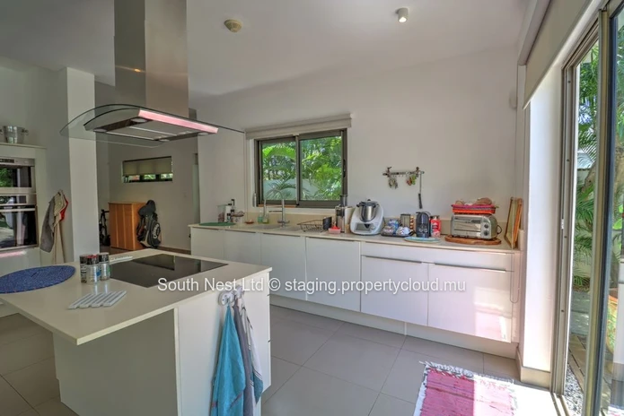 4-bedroom villa + independent studio