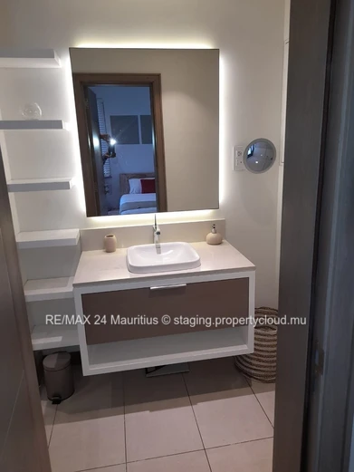 Exquisite 2-Bedroom Apartment with Golf Course Views