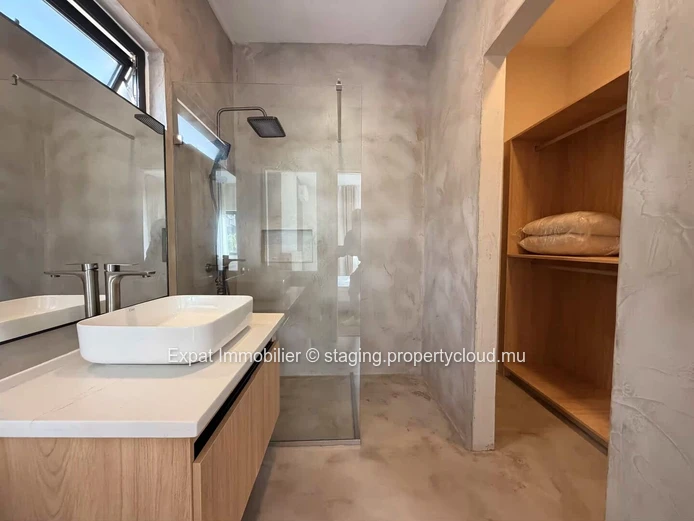 Villa neuve 3 chambres avec piscine privative à louer – Calodyne