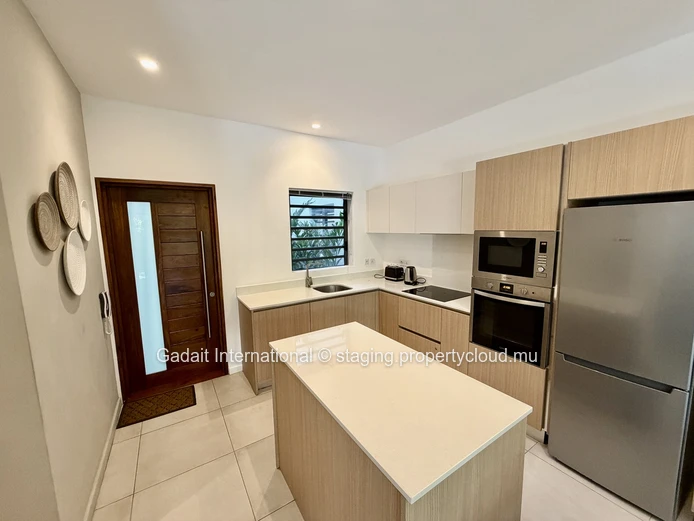 3-bedroom ground-floor apartment with covered terrace – Pointe aux Canonniers