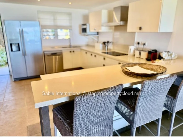 Appartement en bord de mer avec une vue imprenable sur la mer - 3 chambres, piscine commune, entièrement meublé.