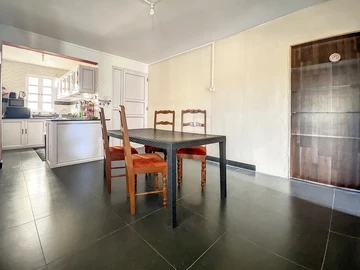 6 Bedroom House