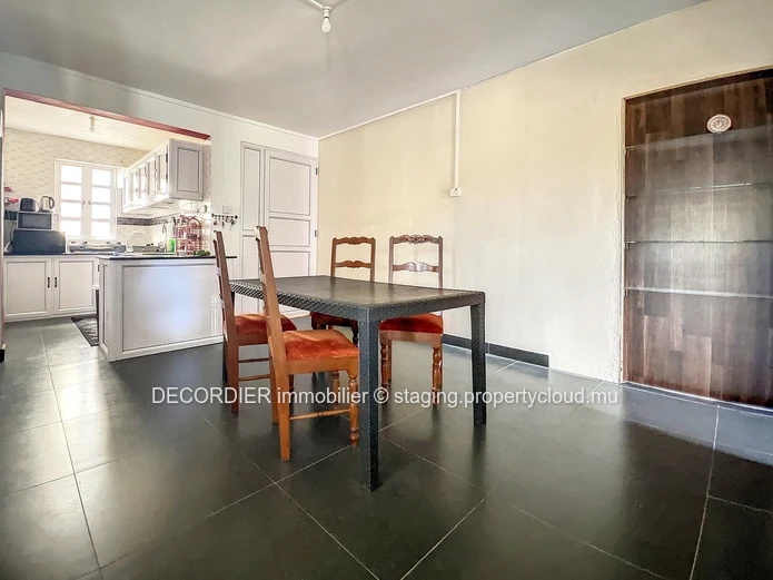 Large house composed of 4 apartments (Sole Mandate)