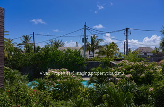 Cozy apartment accessible to foreigners for sale in Pointe aux Canonniers, 131m², 3 bedrooms, shared pool, garden, se...