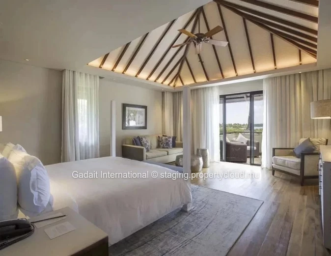 Invest in this villa in the east of Mauritius with private beach and golf access