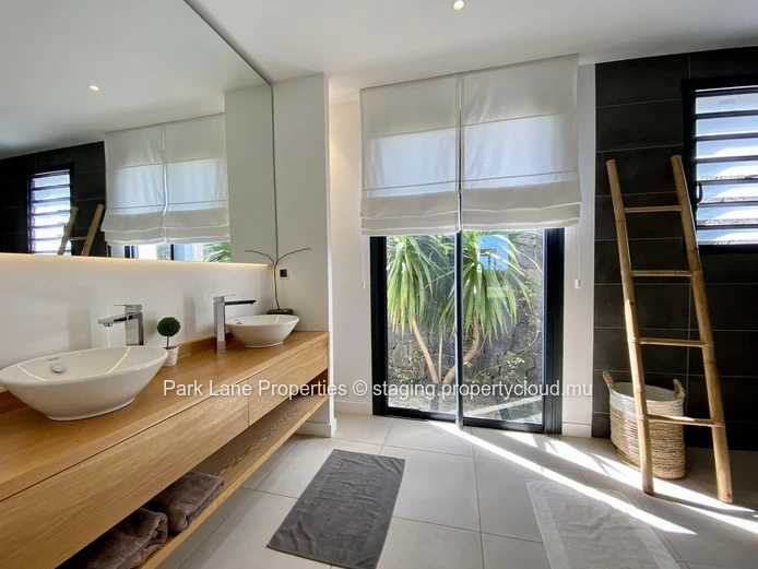 Luxurious 4 bedroom villa with prime positioning and gorgeous sea and river views.