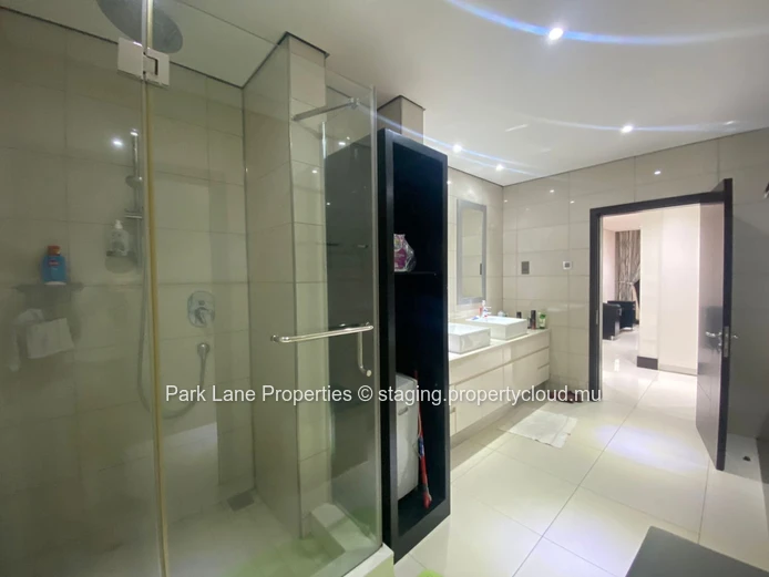 Furnished and equipped apartment in a prestigious complex in Grand Bay