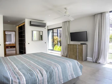 5 Bedroom Villa