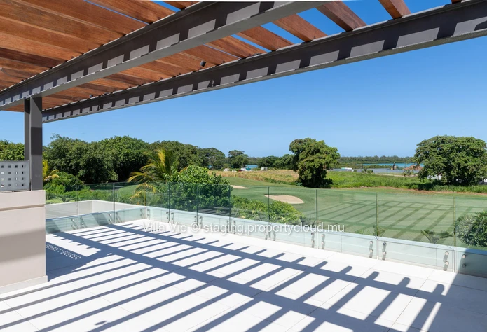 Beau Champ - Luxueux duplex de 4 chambres avec vue sur le golf et la mer