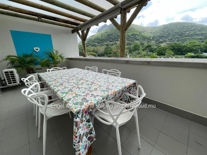Stunning 2-Bedroom Apartment with views of the marina and mountains - Excellent Rental Investment