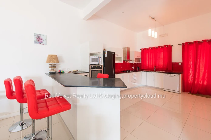  Luxurious Beachfront Apartment For Rent in Flic en Flac 