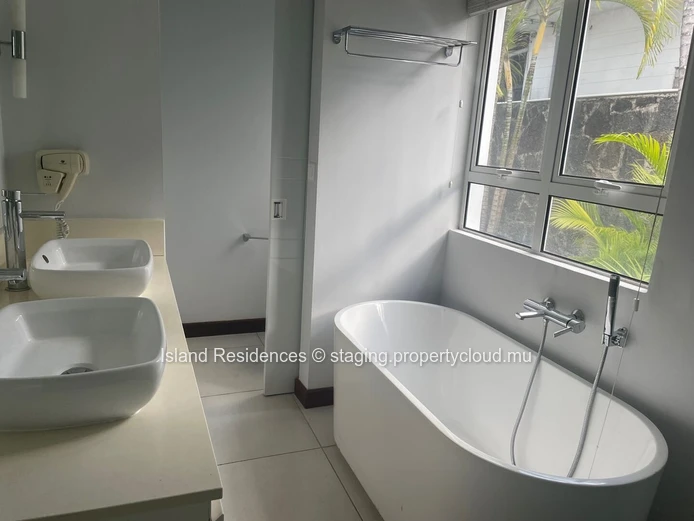 3 bedroom house in a gated beachfront residence
