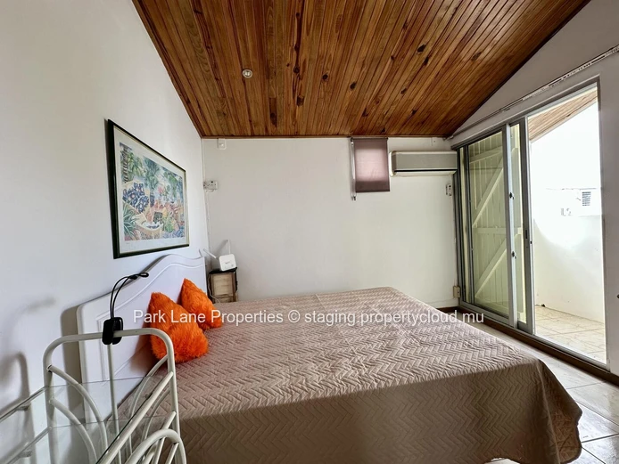 Live in the heart of Grand Bay, close to all commodities!