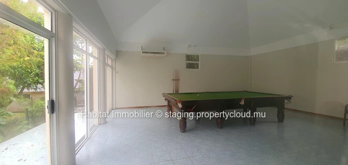 FOR SALE - Big unfurnished house of 1,100 m2 on a land of 1 acre 01 on 3 levels located in a highly residential area ...
