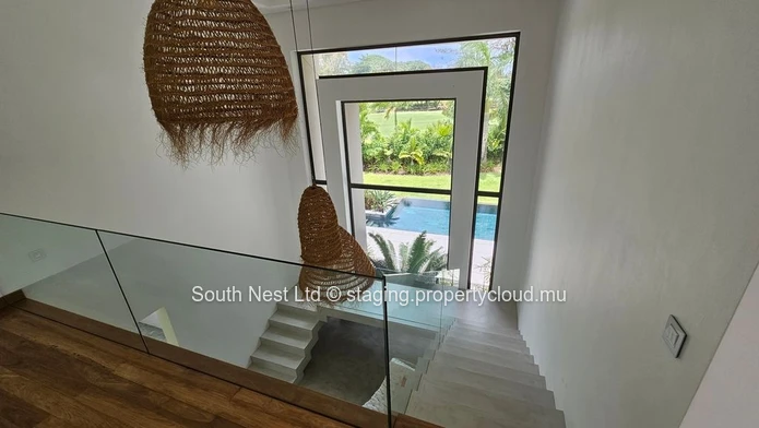 Modern 4-bedroom villa 
