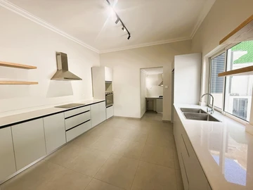 6 Bedroom House
