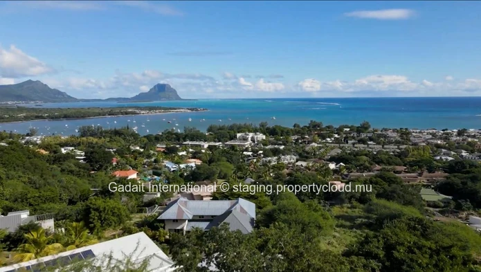 Contemporary villa with breathtaking lagoon views in Rivière Noire